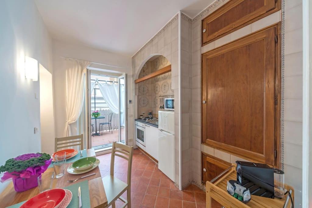 Ferienwohnung Trevi Domus Avignonesi Rom Exterior foto